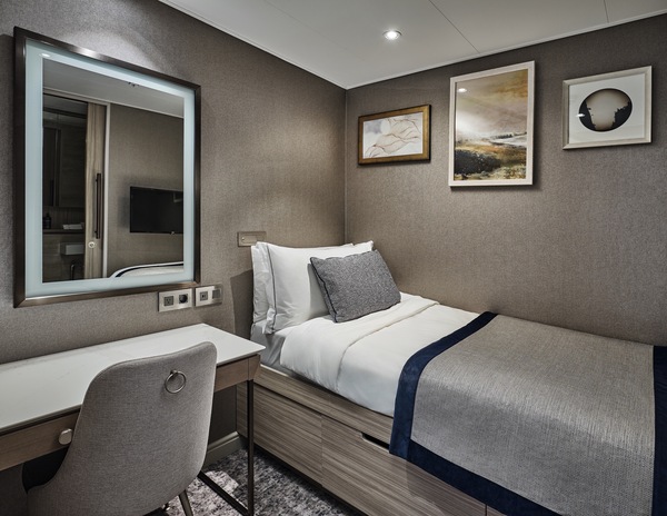 Silversea Cruises Silver Endeavour Grand Suite 7.jpg